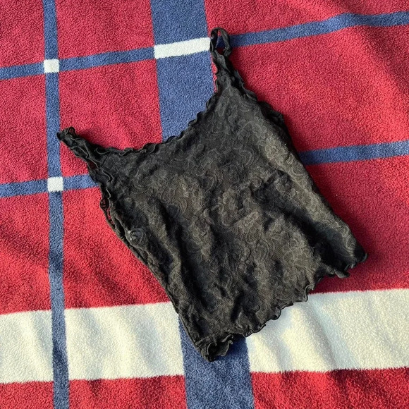 lettuce trim black mesh tank
Vintage Kiki 
OS One size fits all - Picture 1 of 4